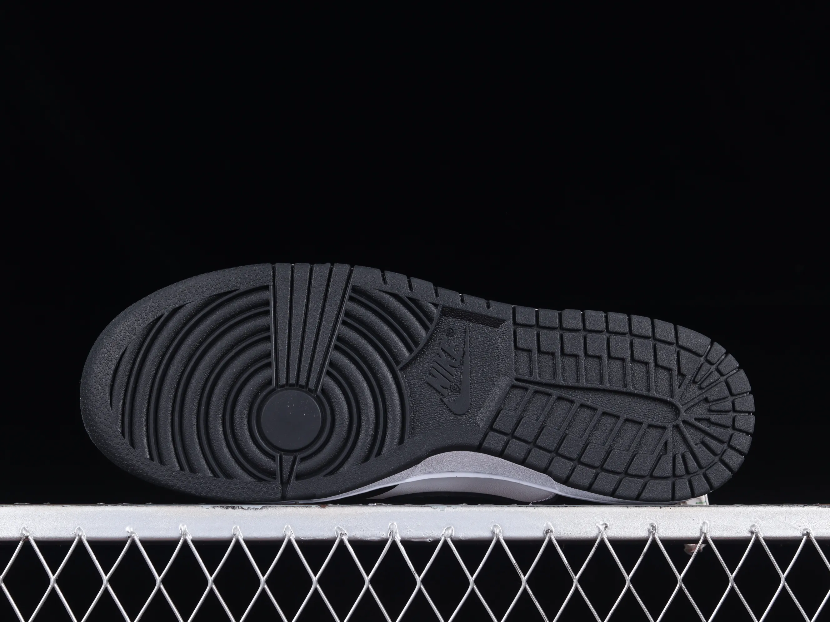 All categories Nk SB Dunk series Nk SB Dunk Low low-top sneakers M version Nk SB Dunk Low black and white panda SB smashed backboard fashion casual sneakers DD1391-100